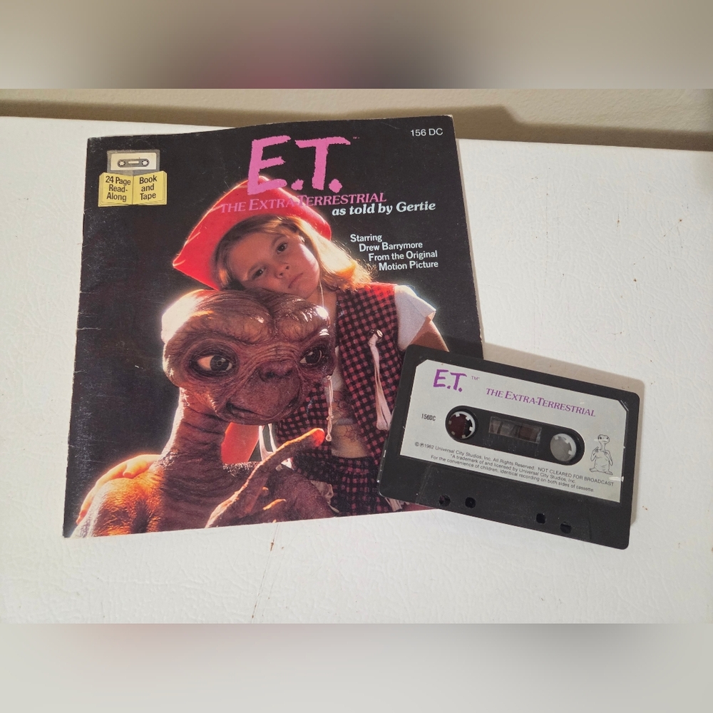 E.T. The Extra-Terrestrial Cassette and Book Set